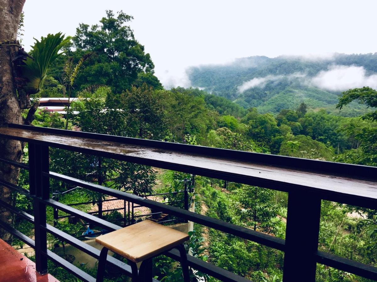 Baanhatsompaen Homestay Ranong Bagian luar foto